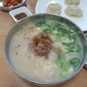 동일옥 사진