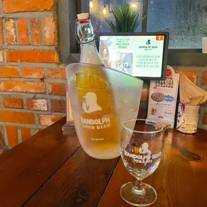 랜돌프비어 사진