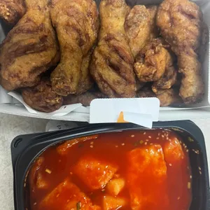 교촌치킨 사진