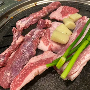 고기굽는남자 사진
