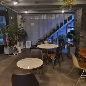 the monochrome 리뷰 사진