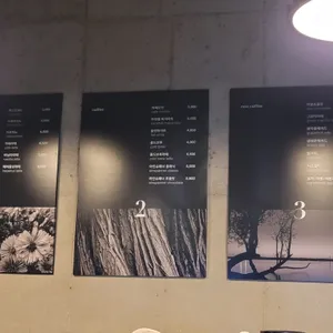 the monochrome 리뷰 사진