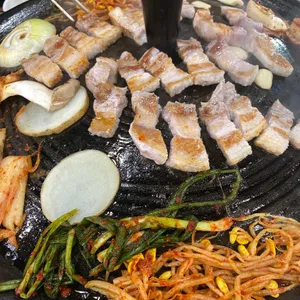 파삼솥뚜껑삼겹살 사진
