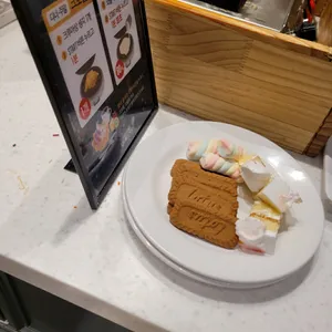 애슐리퀸즈 사진