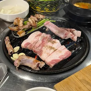 미나리삼겹살 사진