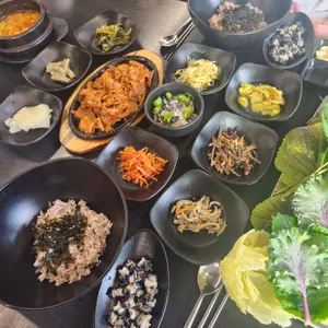 산들애우렁쌈밥 사진