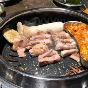 이우 다이닝 사진