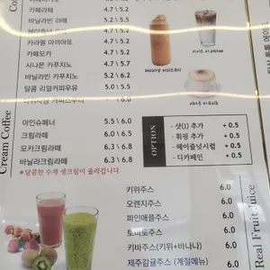 카페 안 리뷰 사진