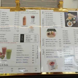 카페 안 리뷰 사진