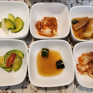 더 테이블 사진