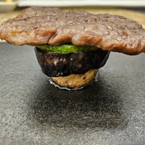 초연 사진