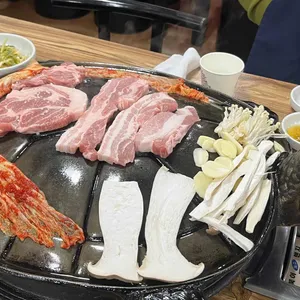 거북솥삼겹살 사진