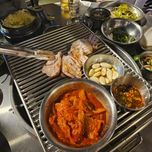 스페샬돼지 사진