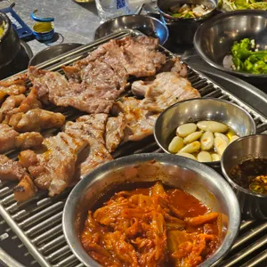 스페샬돼지 사진
