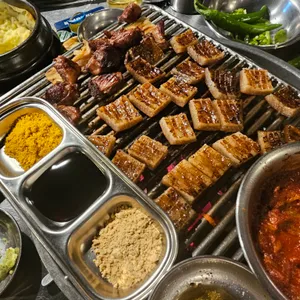 스페샬돼지 사진