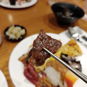 애슐리 퀸즈 사진