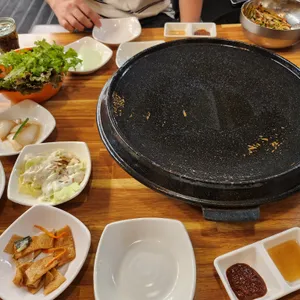 무쇠솥뚜껑삼겹살 사진