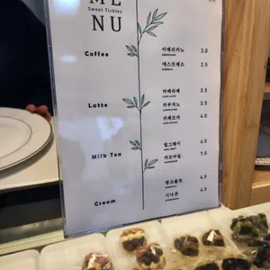스윗티클스 밀크티&마카롱 리뷰 사진