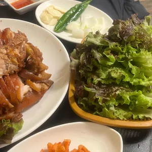 장충동한방족발 노랑앞치마 사진