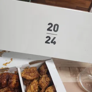 교촌치킨 사진
