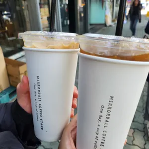 미러볼커피스탠드 사진