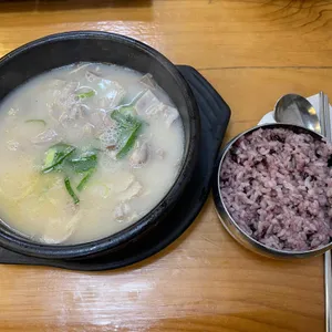 꽃돼지국밥 사진
