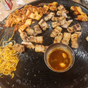 동두천솥뚜껑삼겹살 사진