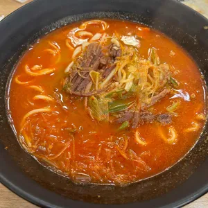 육칼밥 산아래 사진