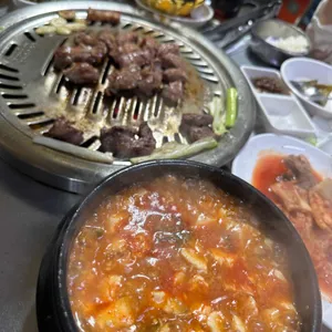 춤추는꽃돼지 사진