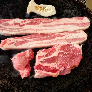 꼬장 솥뚜껑삼겹살 사진