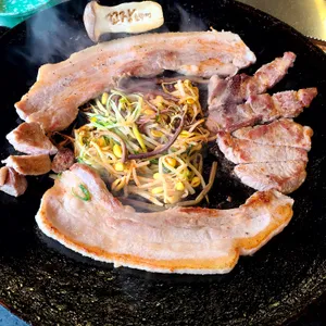 꼬장 솥뚜껑삼겹살 사진