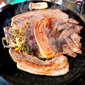 꼬장 솥뚜껑삼겹살 사진