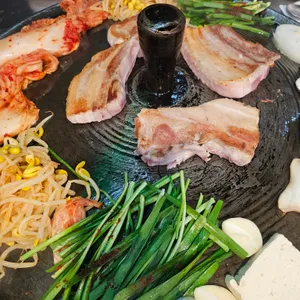 솥뚜껑삼겹살 사진