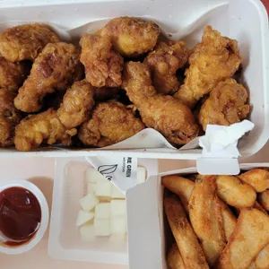 교촌치킨 사진