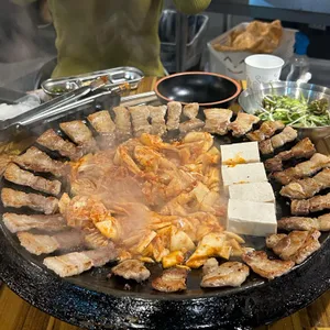 무쇠김치삼겹 리뷰 사진