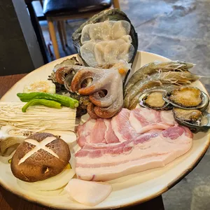 흑돼지해물삼합 리뷰 사진