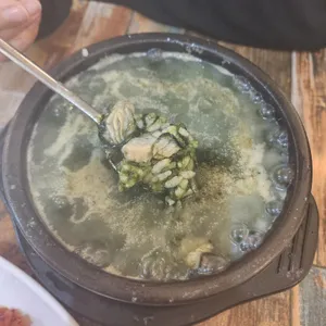 장비빔국수와 굴국밥 보쌈 사진
