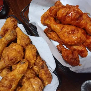교촌치킨 사진
