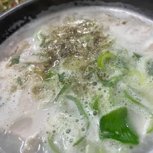 장미돼지국밥 사진