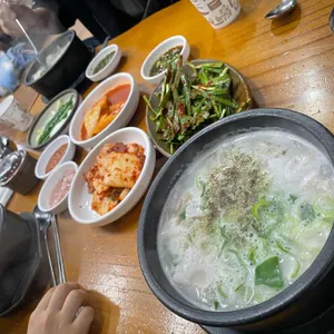 장미돼지국밥 사진