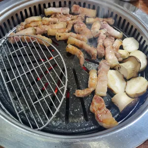 온평꽃돈숯불구이 사진