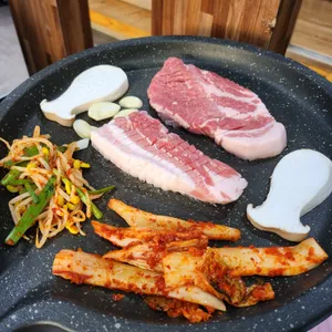 동해삼겹살 사진