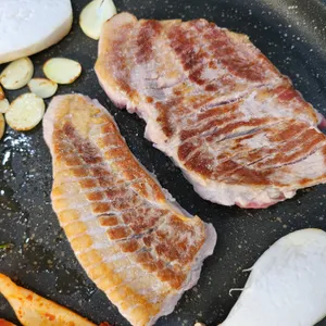 동해삼겹살 사진