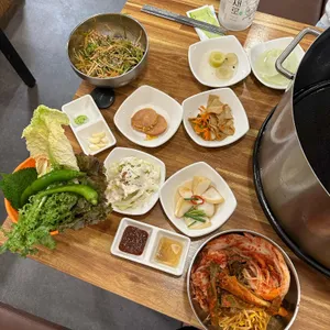 무쇠솥뚜껑삼겹살 사진
