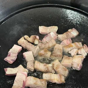 무쇠솥뚜껑삼겹살 사진