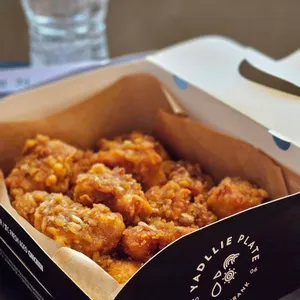 야들리애치킨 사진