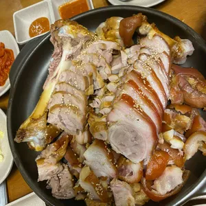 족발야시장 무청감자탕 사진
