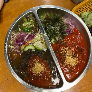 족발야시장 무청감자탕 사진
