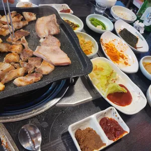 돼지아저씨 사진