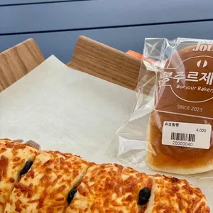 봉주르스퀘어 사진